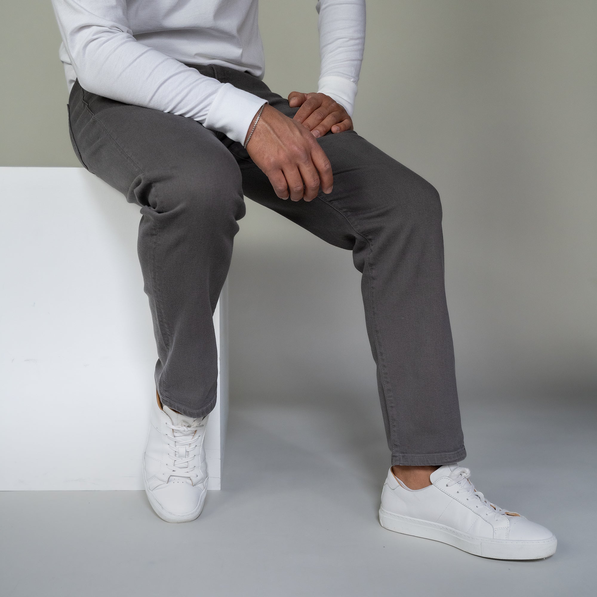 Travel Jeans Standard Fit, Dark Grey | Peter Manning NYC