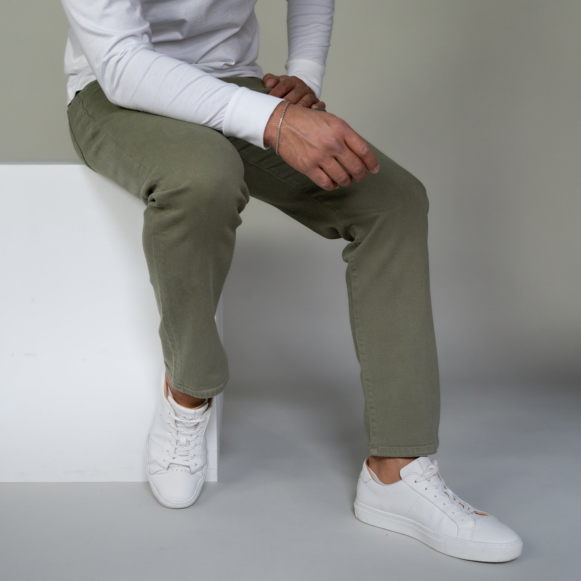 Travel Jeans Standard Fit, Olive | Peter Manning NYC