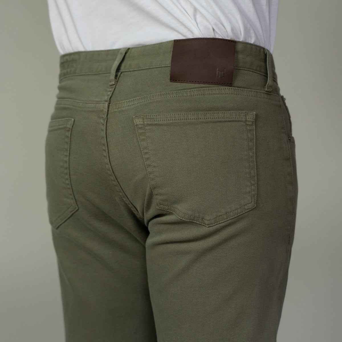 Travel Jeans Standard Fit, Olive | Peter Manning NYC