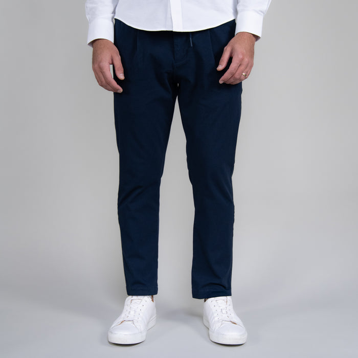 [Size: 28/30W x 26L, Height: 5'6" , Weight: 150 lbs]
