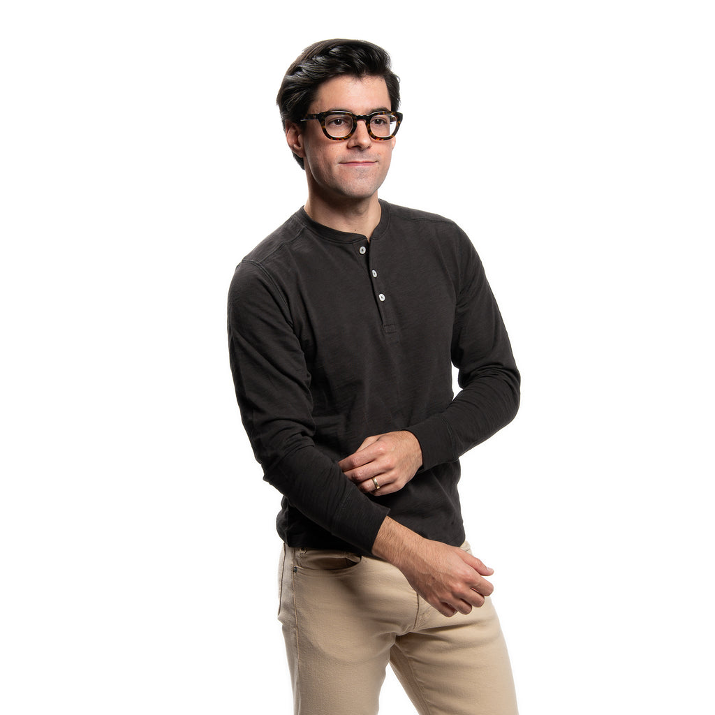 [Size: 3, Height: 5'6" , Weight: 150 lbs]