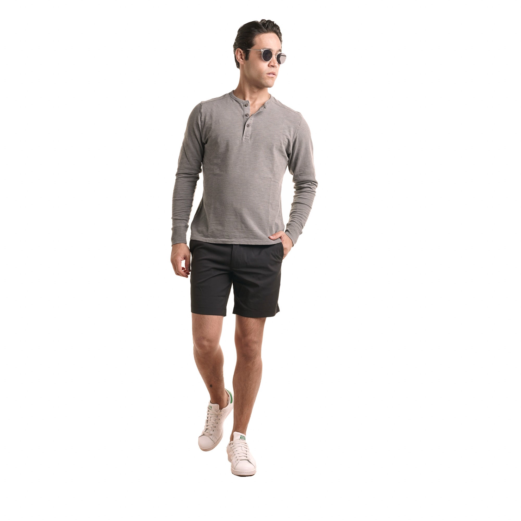 Short chino à enfiler en coton extensible biologique - entrejambe de 7 po in Dune de sable Short chino à enfiler en coton extensible biologique - entrejambe de 7 po in Dune de sable